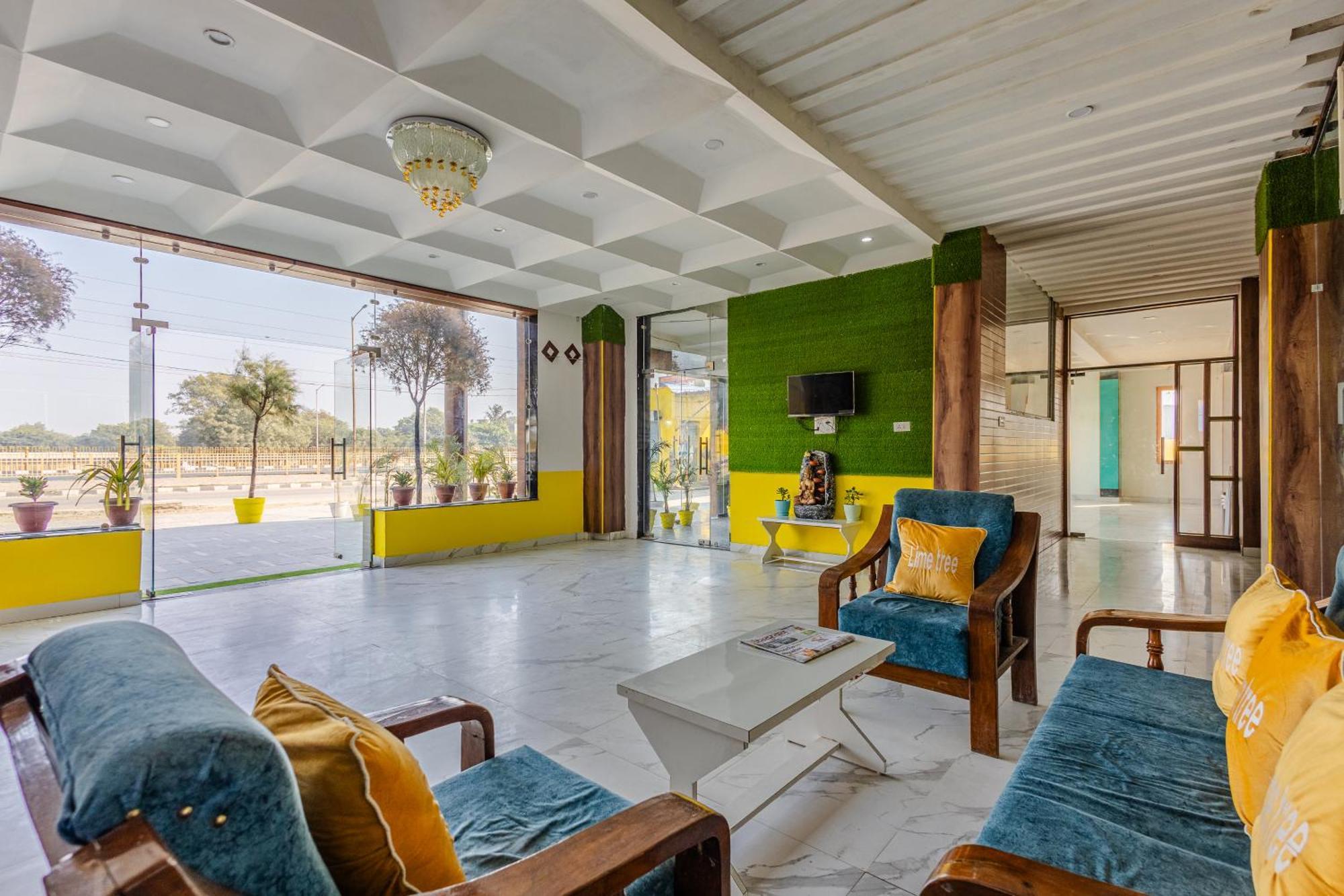 Lime Tree Hotel And Banquet Vrindāvan Eksteriør bilde