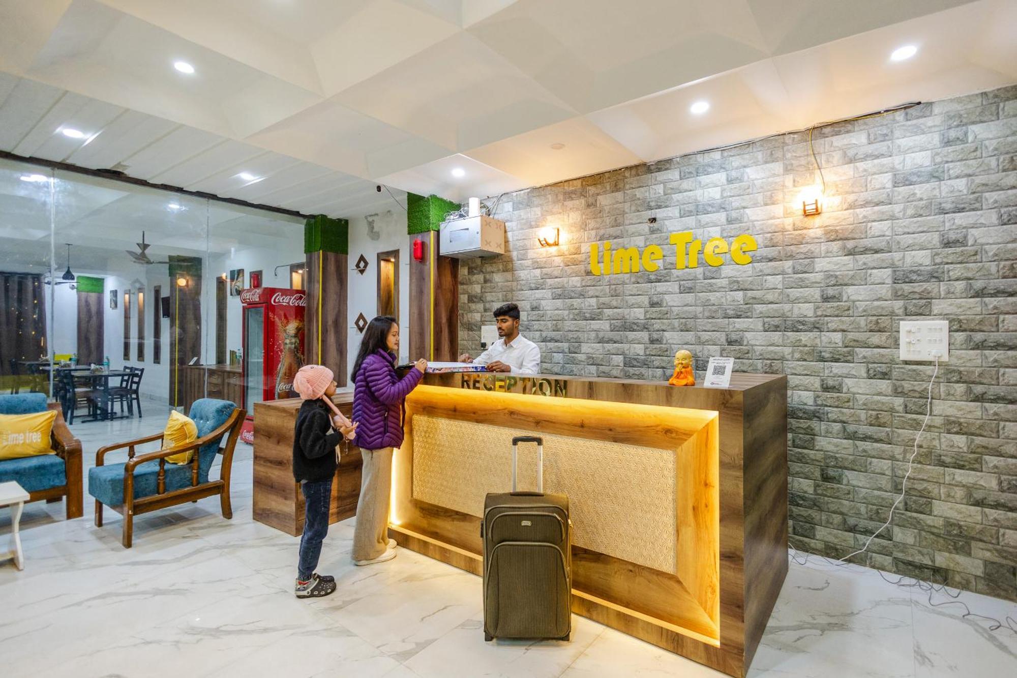 Lime Tree Hotel And Banquet Vrindāvan Eksteriør bilde