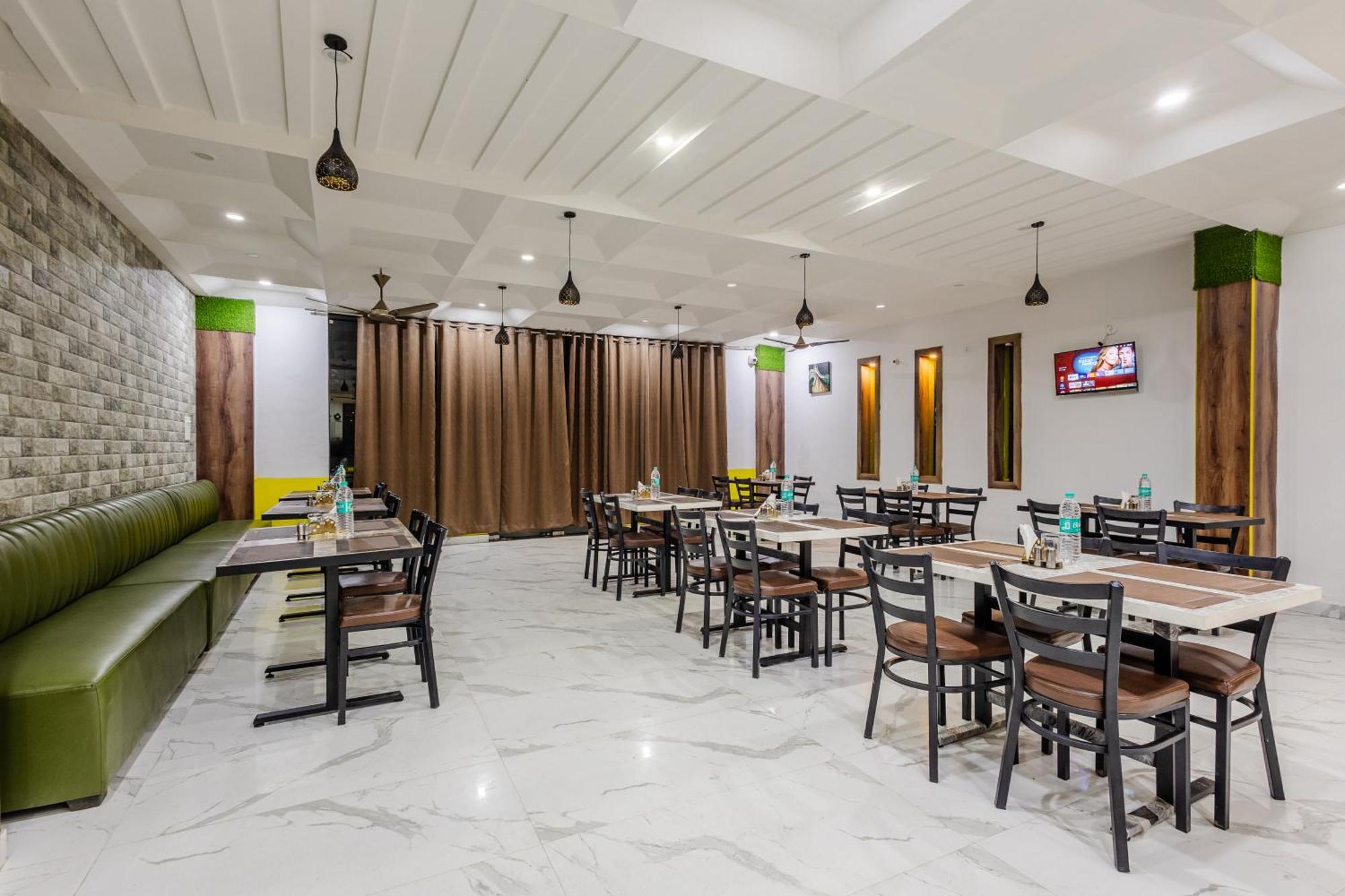 Lime Tree Hotel And Banquet Vrindāvan Eksteriør bilde