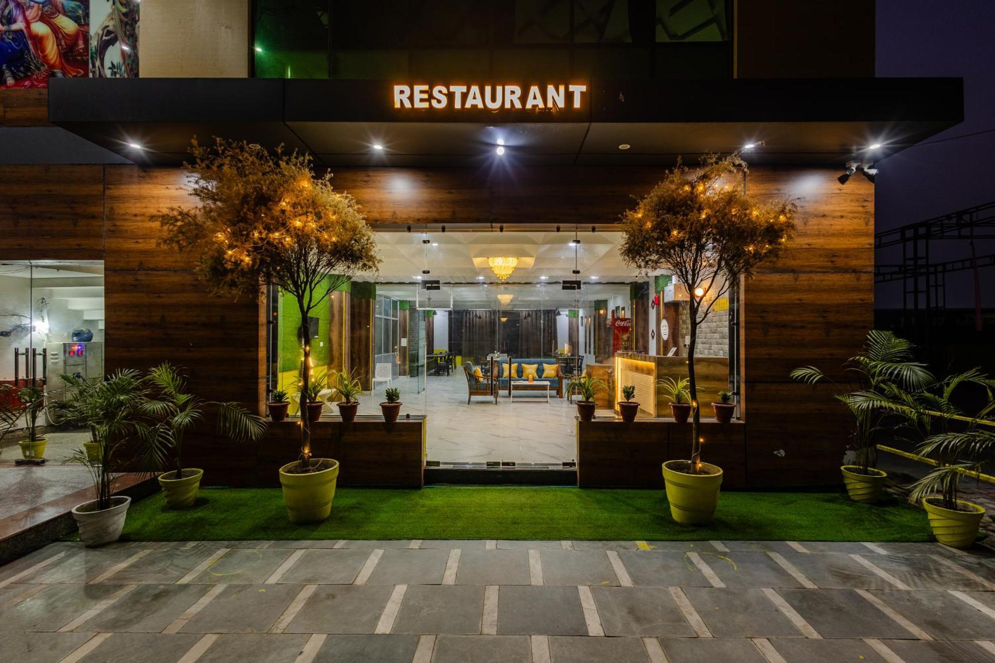 Lime Tree Hotel And Banquet Vrindāvan Eksteriør bilde