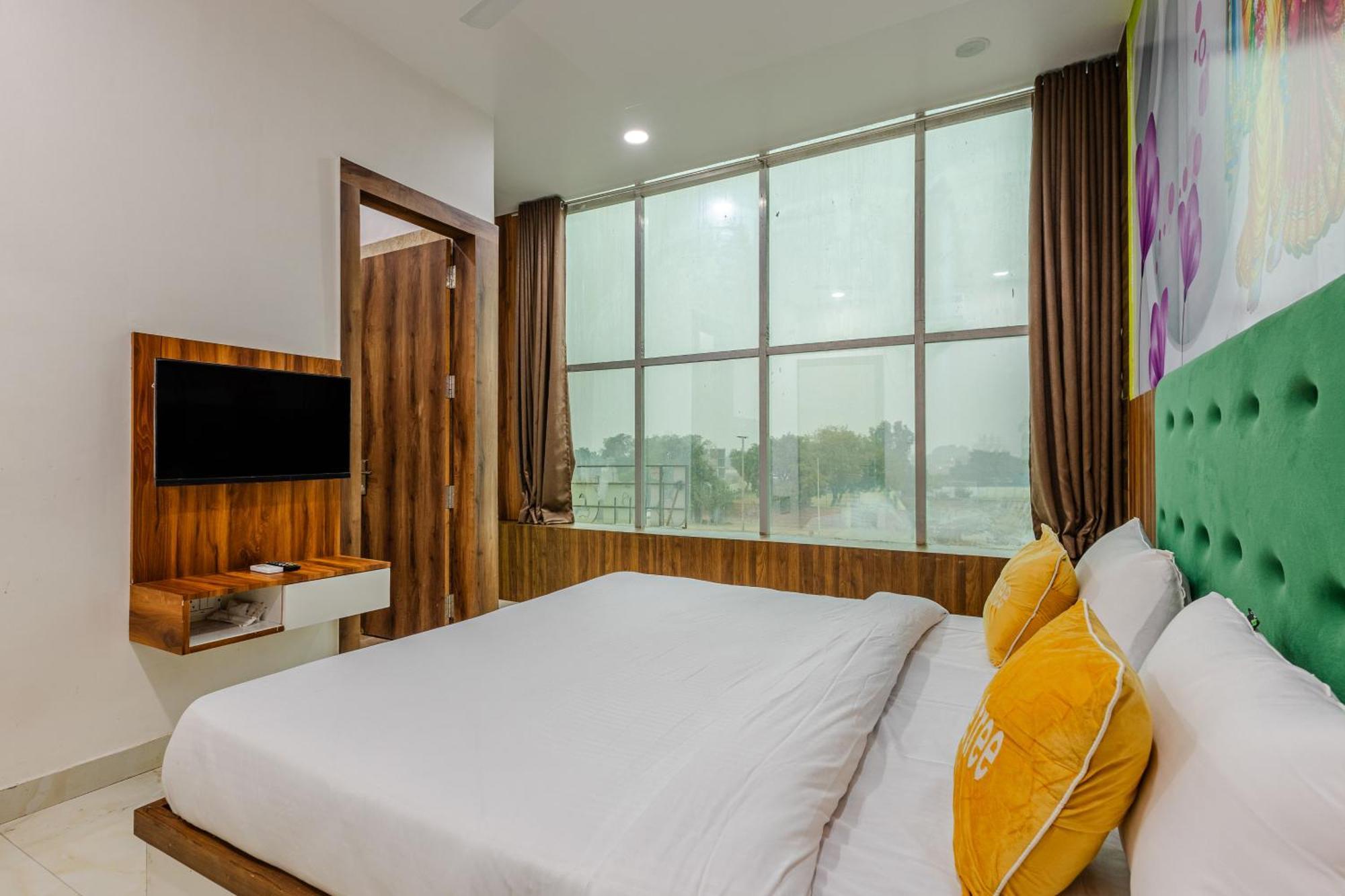 Lime Tree Hotel And Banquet Vrindāvan Eksteriør bilde