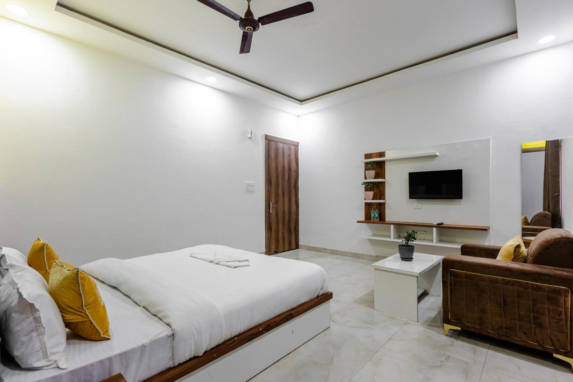 Lime Tree Hotel And Banquet Vrindāvan Eksteriør bilde